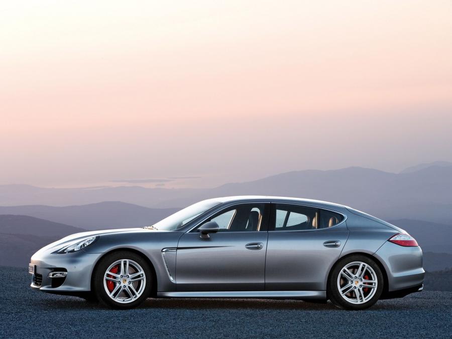  Porsche Panamera Turbo 2009 года  (фото 12 из 14)